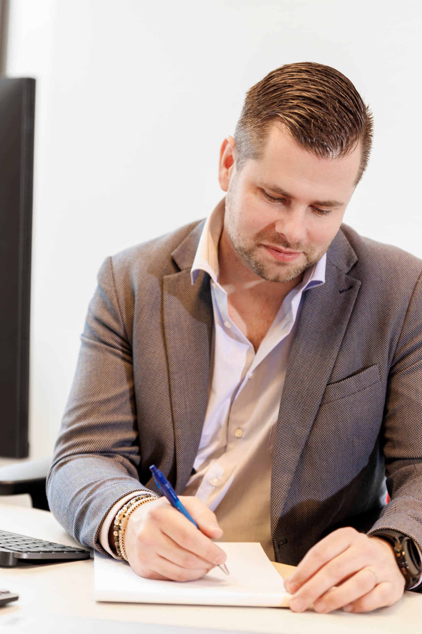 Wij werken zowel fysiek op locatie als op afstand.